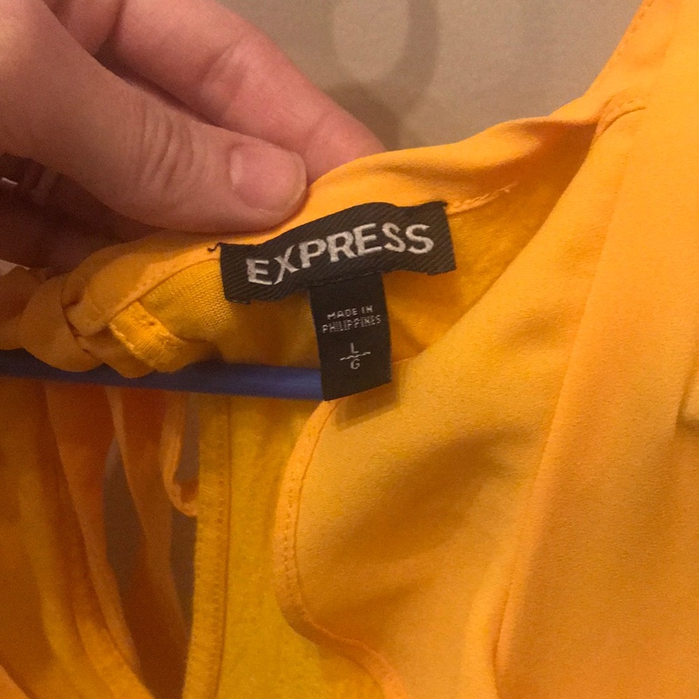 Express Ruffle Top (large) - Picture 3 of 3